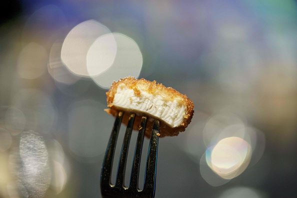 À ce jour, du "poulet" cellulaire peut seulement être consommé à Singapour. (NICHOLAS YEO/AFP via Getty Images)