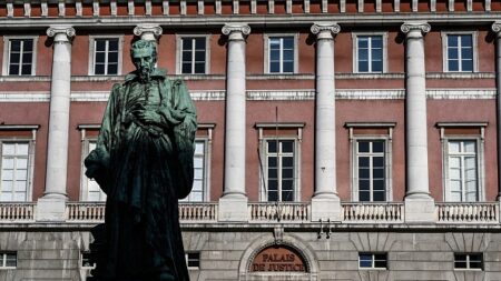 Chambéry: des parents cambrioleurs laissent leurs enfants en bas âge seuls à la maison pour commettre leurs méfaits