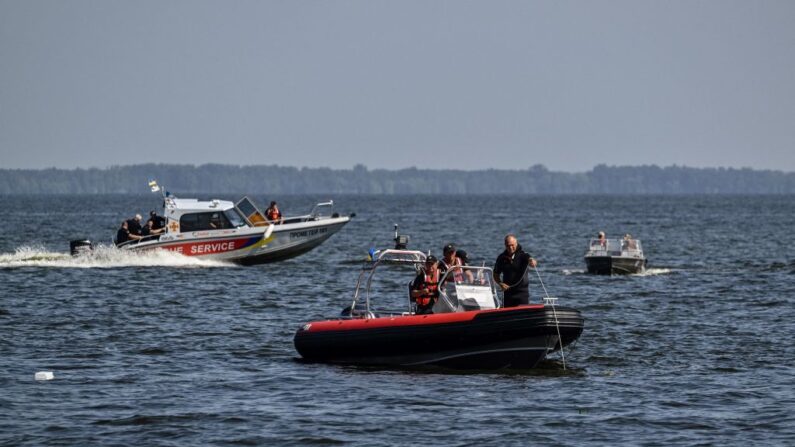 Une équipe de déminage sous-marin. (Photo GENYA SAVILOV/AFP via Getty Images)