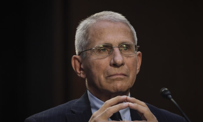 Le Dr Anthony Fauci, directeur de l'Institut national des allergies et des maladies infectieuses, témoigne au Capitole le 14 septembre 2022. (Drew Angerer/Getty Images)