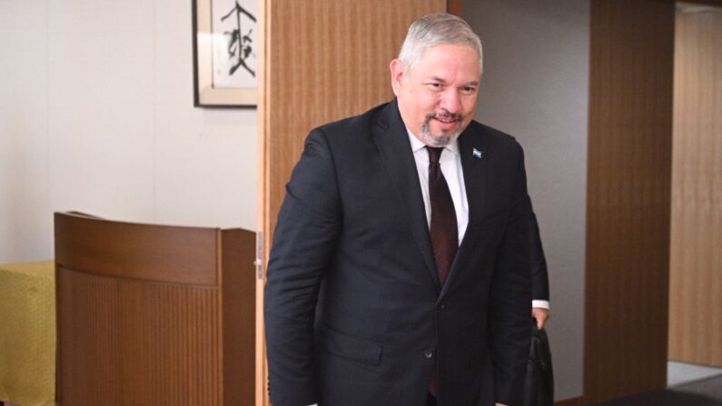 Le ministre des Affaires étrangères du Honduras, Eduardo Enrique Reina. (Photo PHILIP FONG/AFP via Getty Images)