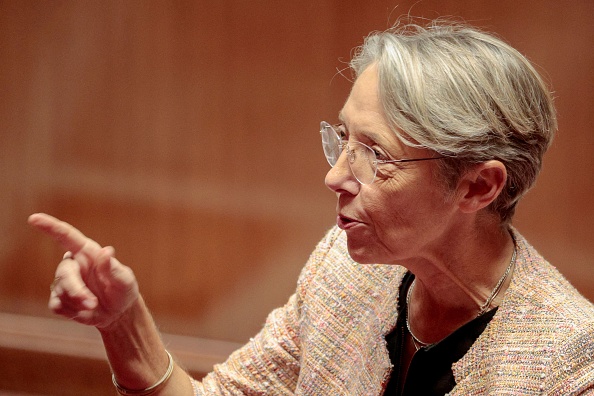 « Nous sommes extrêmement vigilants à ce qu'aucun euro d'aide française ne parvienne à une quelconque organisation terroriste, ni à Gaza ni ailleurs » a déclaré la Première ministre Élisabeth Borne. (GEOFFROY VAN DER HASSELT/AFP via Getty Images)