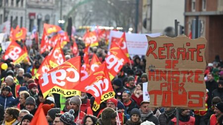 Retraites: le manifestant blessé accidentellement à Saint-Étienne est décédé
