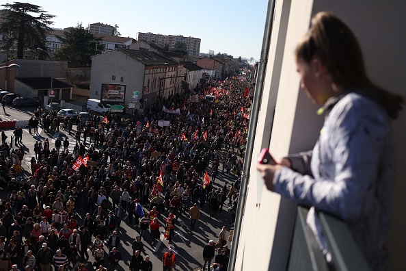 Après chaque manifestation, chiffres des organisateurs et de la préfecture de police divergent, parfois grandement. (CHARLY TRIBALLEAU/AFP via Getty Images)