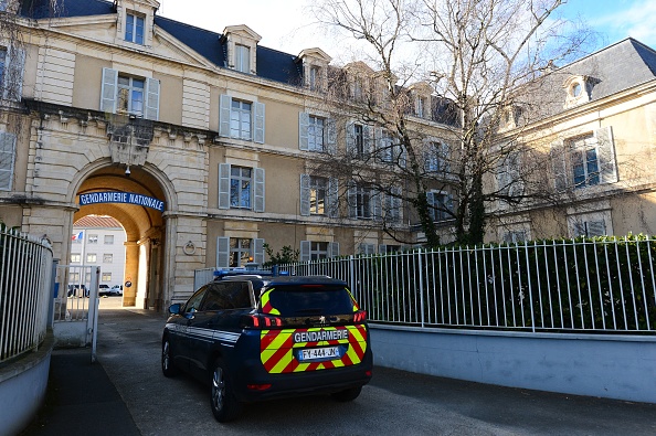 Les gendarmes de Niort, aidés par un drone, ont longuement fouillé une parcelle agricole à Puyravault. (MEHDI FEDOUACH/AFP via Getty Images)