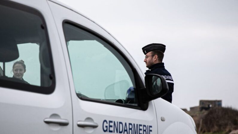 Plus de deux tonnes de drogue emballée dans des sacs se sont échouées le week-end dernier et le 1er mars 2023 sur les côtes de la Manche. (Photo de LOU BENOIST/AFP via Getty Images)