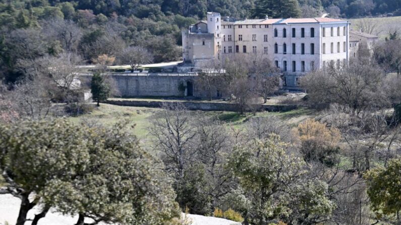 Château de l'environnement à Buoux. Situé dans le parc naturel du Luberon, ce château est au cœur de la tourmente suite à un projet de transformation en hébergement touristique de luxe. (Photo de NICOLAS TUCAT/AFP via Getty Images)