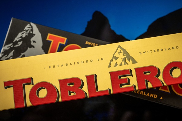 Le nouveau design de Toblerone. (FABRICE COFFRINI/AFP via Getty Images)