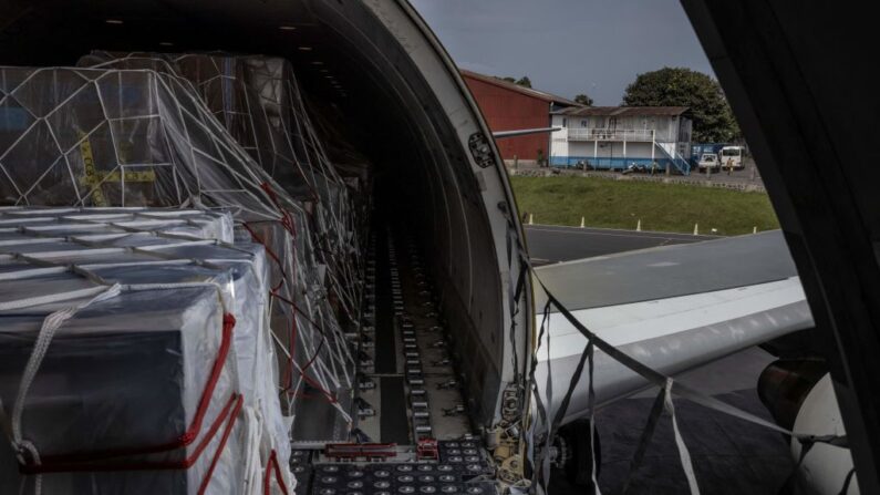 Le 10 et 17 mars, l'aide humanitaire arrive enfin. (Photo GUERCHOM NDEBO/AFP via Getty Images)