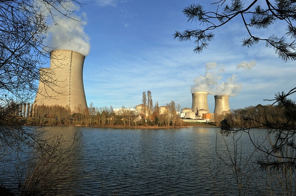 Une centrale nucléaire à Dampierre-en-Burly. (ALAIN JOCARD/AFP via Getty Images)