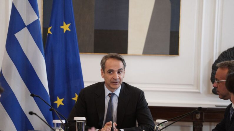 Le Premier ministre Kyriakos Mitsotakis, annonce les élections législatives pour le 21 mai 2023. (Photo NICK PALEOLOGOS/Nick Paleologos/ SOOC/AFP via Getty Images)