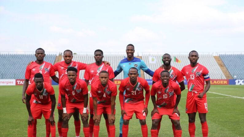 Les joueurs de la Namibie avant le match de qualification pour la Coupe d'Afrique des Nations 2023 du groupe C, le 28 mars 2023. (Photo PHILL MAGAKOE/AFP via Getty Images)