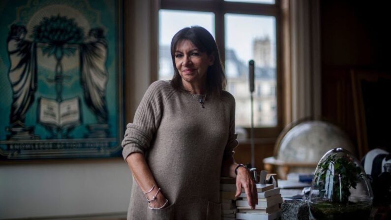 La maire de Paris Anne Hidalgo. (Photo JULIEN DE ROSA/AFP via Getty Images)