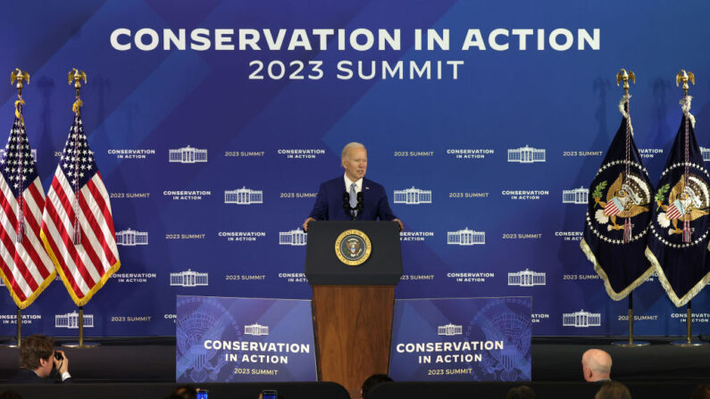 Joe Biden a annoncé le 21 mars, la création du monument national Avi Kwa Ame dans le Nevada et du monument national Castner Range au Texas. (Photo  Kevin Dietsch/Getty Images)