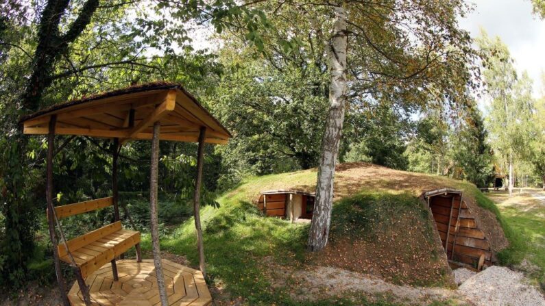 Une autre cabane de Hobbit. Photo prise dans le camping "Le nid dans les bruyères", le 18 septembre 2012 à Fere-en-Tardenois. (Crédit photo FRANCOIS NASCIMBENI/AFP via Getty Images)