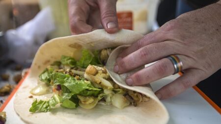 Moins de kabsa, plus de kale : des Saoudiens se convertissent à la cuisine saine