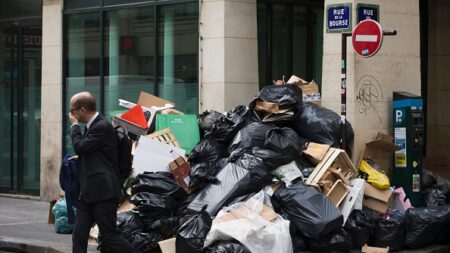 Réquisitions d’éboueurs: la mairie de Paris renvoie la balle à l’État