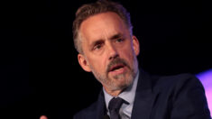 « Dommages économiques incalculables » : Jordan Peterson critique l’approche gouvernementale ayant copié la réponse pandémique du PCC