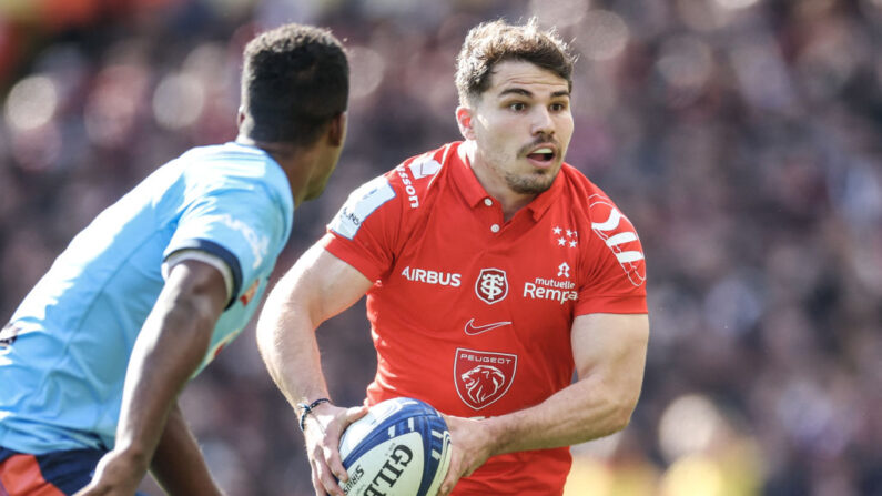 Antoine Dupont du Stade Toulousain. Toulouse, a remporté dimanche à domicile son premier choc de Champions Cup contre les Bulls (33-9). (Photo by CHARLY TRIBALLEAU/AFP via Getty Images)