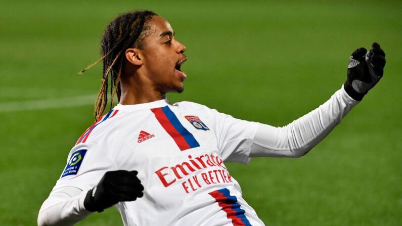 Unique buteur du match Paris Saint-Germain-Lyon (0-1), dimanche, le jeune attaquant Bradley Barcola a profité de l'arrivée de Laurent Blanc comme entraîneur pour se faire sa place à l’OL. (Photo by JULIEN DE ROSA/AFP via Getty Images)