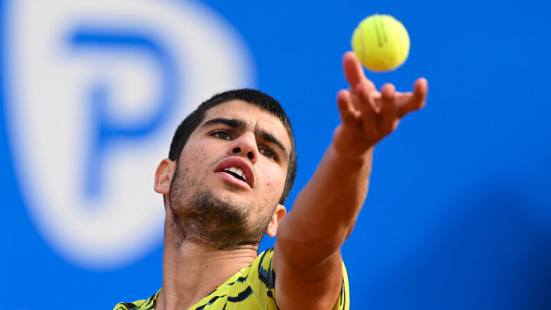 Carlos Alcaraz et Stefanos Tsitsipas, 2e et 5e mondial, ont fait le travail jeudi en remportant leurs matches respectifs. (Photo by David Ramos/Getty Images)