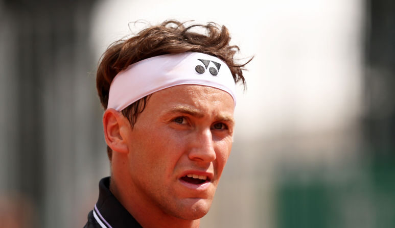 Le Norvégien Casper Ruud chasse le Grec Stefanos Tsitsipas du podium ATP. (Photo by Clive Brunskill/Getty Images)