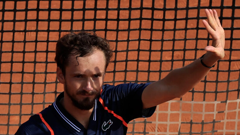 Le Russe Daniil Medvedev, 5e mondial, s'est qualifié mercredi pour les 8es de finale du Masters 1000 de Monte-Carlo où il retrouvera l'Allemand Alexander Zverev. (Photo by VALERY HACHE/AFP via Getty Images)