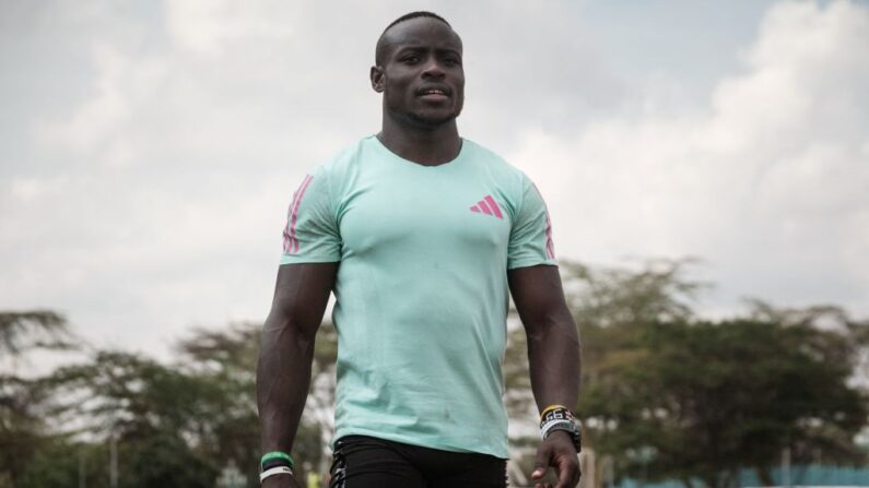 Le recordman d'Afrique du 100 m, le Kényan Ferdinand Omanyala a fait forte impression samedi au meeting de Gaborone, au Botswana.(Photo by YASUYOSHI CHIBA/AFP via Getty Images)