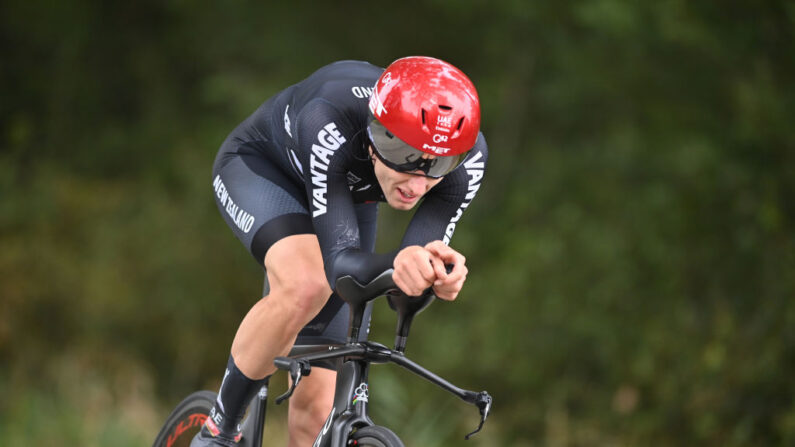 Le Néo-Zélandais Finn Fisher-Black a remporté mardi la première étape du Tour de Sicile en s'échappant à un kilomètre de la ligne d'arrivée, à Agrigente, et pris la tête du classement général. (Photo by DAVID STOCKMAN/BELGA MAG/AFP via Getty Images)