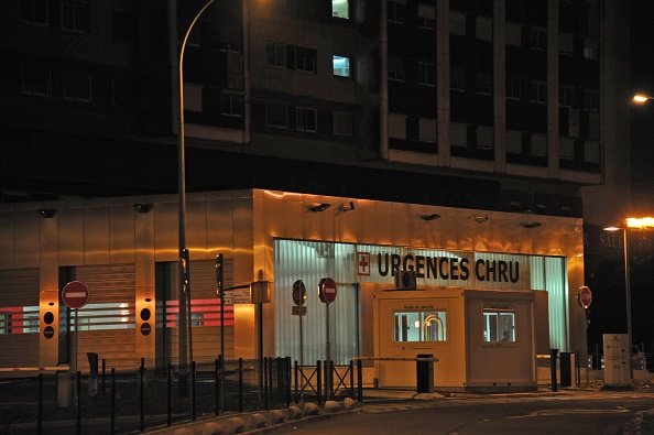 L'entrée du service des urgences du CHU de Lille  (PHILIPPE HUGUEN/AFP via Getty Images)