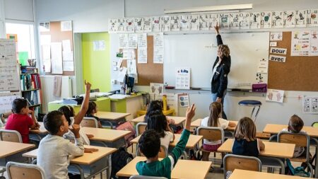 Emmanuel Macron rallume la guerre scolaire