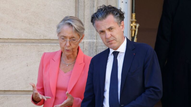 La Première ministre française Élisabeth Borne (à g.) et le ministre français de la Transition écologique et de la Cohésion des territoires Christophe Béchu (à d.). (Photo LUDOVIC MARIN/AFP via Getty Images)