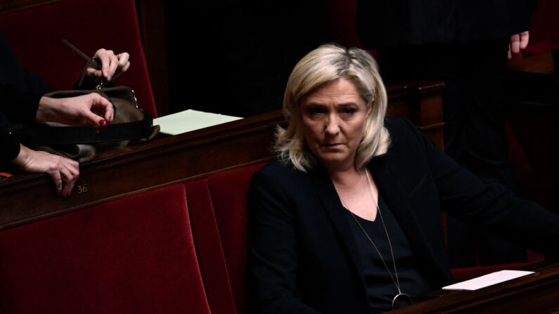 Le parti RN, porté par de bons sondages, apparaît comme la force politique qui profite le mieux de la crise politique et sociale actuelle. (Photo STEPHANE DE SAKUTIN/AFP via Getty Images)