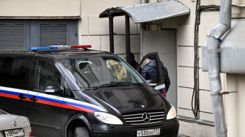 Evan Gershkovich, journaliste américain travaillant pour le Wall Street Journal, détenu en Russie et soupçonné d'espionnage. (Photo KIRILL KUDRYAVTSEV/AFP via Getty Images)