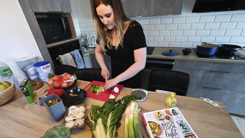 Le batch cooking consiste à préparer en une seule fois les repas d'une semaine afin d'économiser de l'argent et du temps et de réduire les déchets. (Photo FREDERICK FLORIN/AFP via Getty Images)