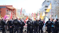 Élisabeth Borne huée par 200 manifestants à l’hôpital de Rodez