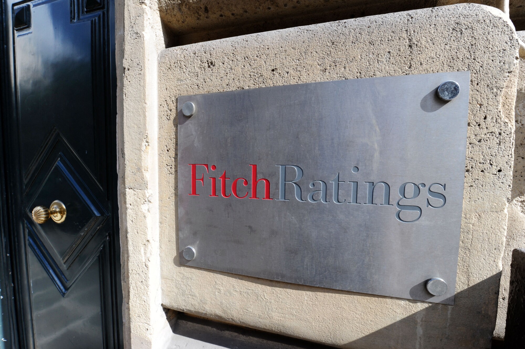 Dette : Fitch maintient la note "AA-" de la France, mais l'assortit d'une "perspective négative"