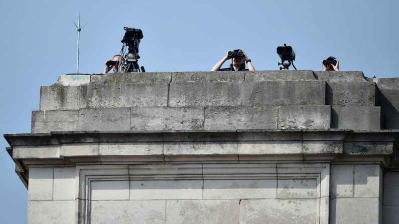 Le groupe de défense des droits humains Safeguard Defenders a détaillé l'année dernière l'existence de postes de police du régime communiste chinois à l'étranger. (Photo d'illustration, HANNAH MCKAY/AFP via Getty Images)