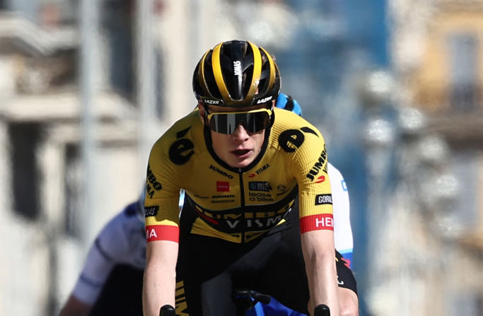 Le Danois Jonas Vingegaard a remporté jeudi à Santurtzi la quatrième étape du Tour du Pays basque au sprint devant Mikel Landa. (Photo by ANNE-CHRISTINE POUJOULAT/AFP via Getty Images)