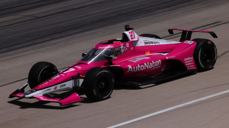 L'Américain Kyle Kirkwood a remporté dimanche sa première course du championnat IndyCar, le Grand Prix de Long Beach, près de Los Angeles, juste devant le Français Romain Grosjean, son équipier d'Andretti, troisième des qualifications. (Photo by Jonathan Bachman/Getty Images)