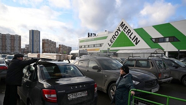 Une enseigne Leroy Merlin (Photo par NATALIA KOLESNIKOVA/AFP via Getty Images)