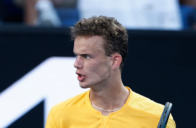 Le Français Luca Van Assche, 18 ans, a remporté dimanche le Challenger de Sanremo, en Italie, et va intégrer le top 100 du classement ATP. (Photo by Daniel Pockett/Getty Images)