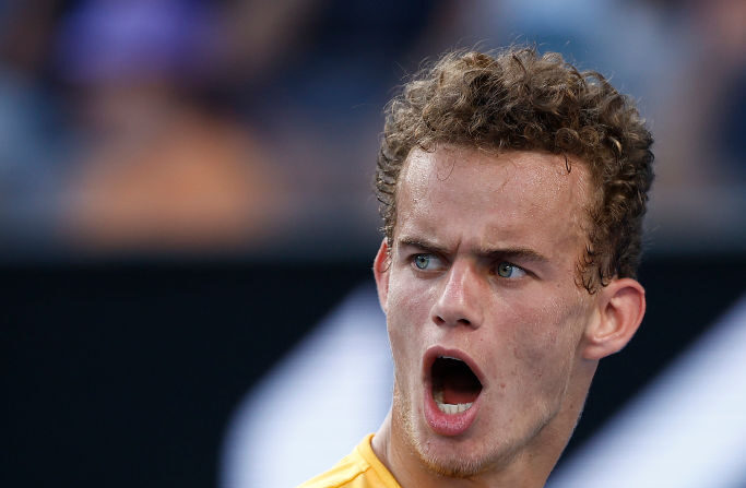 Le jeune espoir français Luca Van Assche, a renversé le Suisse Stan Wawrinka (84e) en trois sets. (Photo by Daniel Pockett/Getty Images)