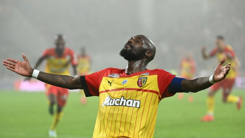 L'Ivoirien Seko Fofana, tenant du titre, figure parmi les onze finalistes au Prix Marc-Vivien Foé de meilleur joueur africain de la saison. (Photo by DENIS CHARLET/AFP via Getty Images)