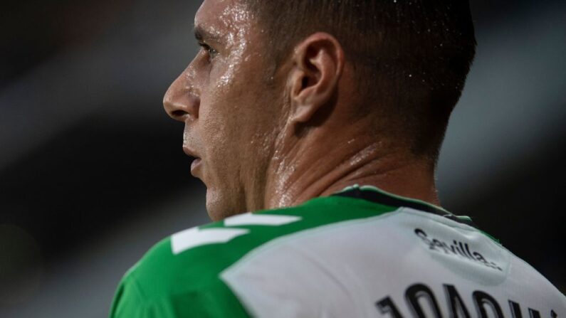 Le capitaine du Betis Séville, Joaquin, a annoncé mercredi qu'il prendrait sa retraite à la fin de la saison. (Photo by JORGE GUERRERO/AFP via Getty Images)