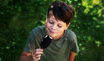 «Manger des glaces sans se salir, c’est possible» grâce à l’invention d’un couple de Vendéens