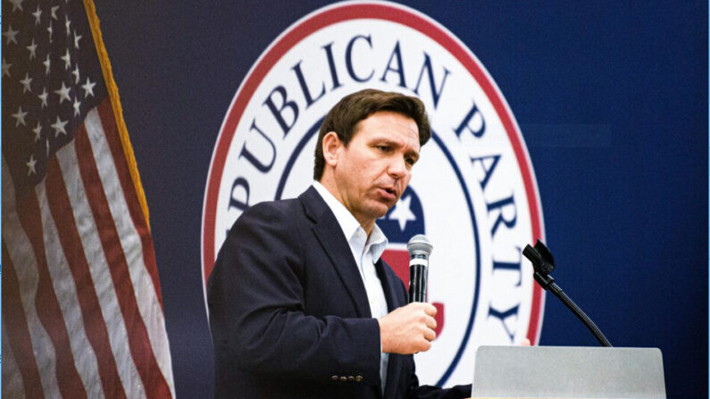 Le gouverneur de Floride Ron DeSantis prend la parole lors d’un événement du Parti républicain à Cedar Rapids, dans l'Iowa, le 13 mai 2023. (Stephen Maturen/Getty Images)