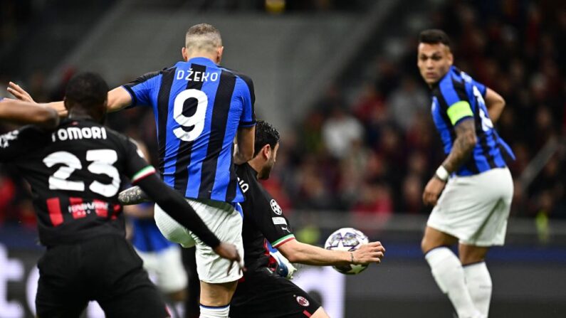 Edin Dzeko (8e) l’un des deux buteurs de l’Inter Milan (Photo by GABRIEL BOUYS/AFP via Getty Images)