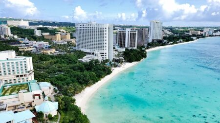 Le typhon Mawar s’éloigne de Guam, l’île évalue les dégâts après avoir «bravé la tempête»