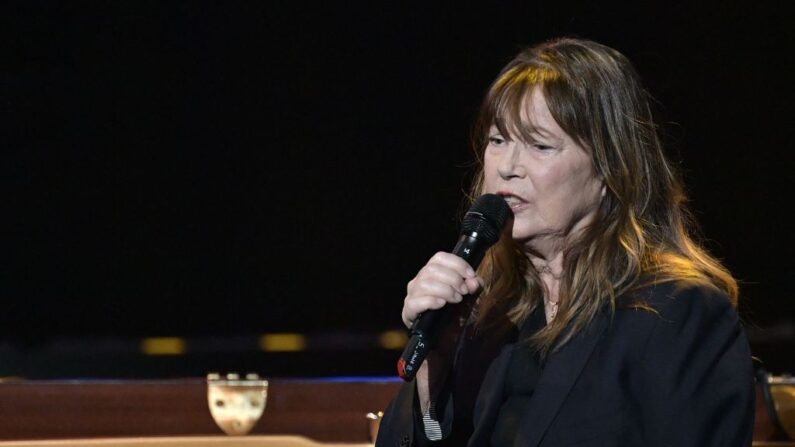 « J'ai toujours été une grande optimiste et me rends compte qu'il me faut encore un peu de temps pour être de nouveau capable d'être sur scène et avec vous ». (Photo JULIEN DE ROSA/AFP via Getty Images)